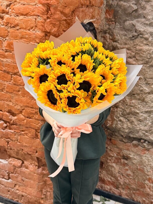 Яркое солнышко, артикул F1445830 - 25724 рублей, доставка по городу. Flawery - доставка цветов