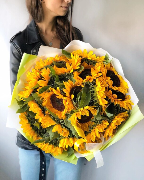 Подсолнух, артикул F48671 - 24437 рублей, доставка по городу. Flawery - доставка цветов