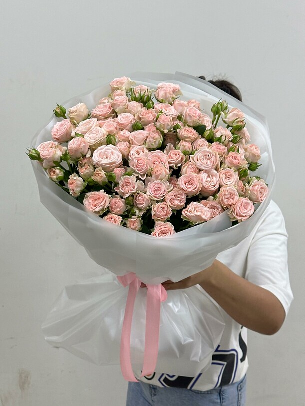 Кустовая роза, артикул F1451466 - 10628 рублей, доставка по городу. Flawery - доставка цветов