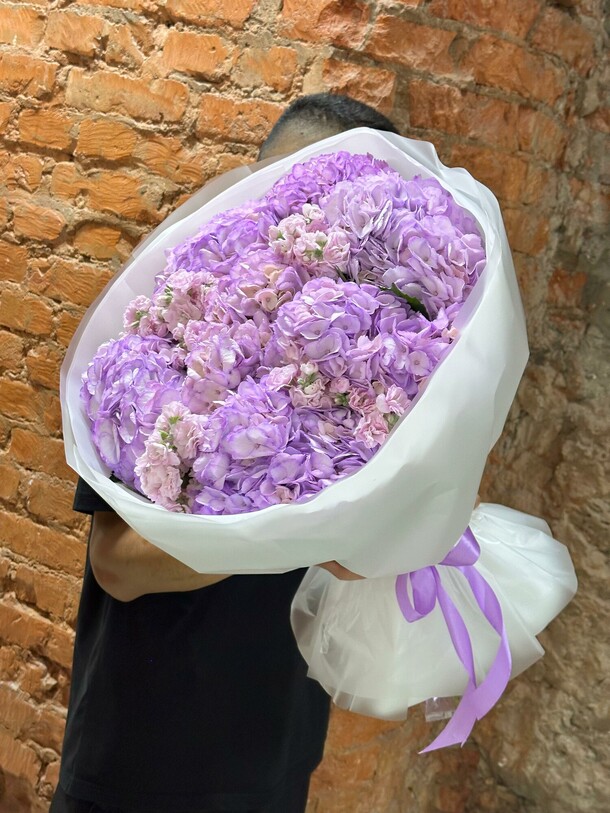 Гортензия с маттиолой, артикул F1457553 - 12082 рублей, доставка по городу. Flawery - доставка цветов