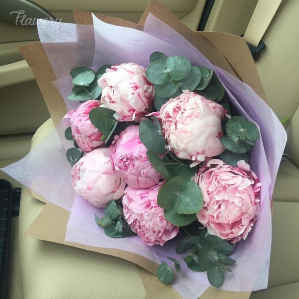 Букет комплимент, артикул F32813 - 14616 рублей, доставка по городу. Flawery - доставка цветов