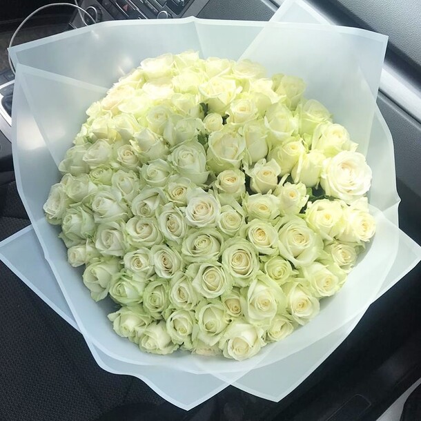 Букет из 51 розы, артикул F50852 - 12008 рублей, доставка по городу. Flawery - доставка цветов