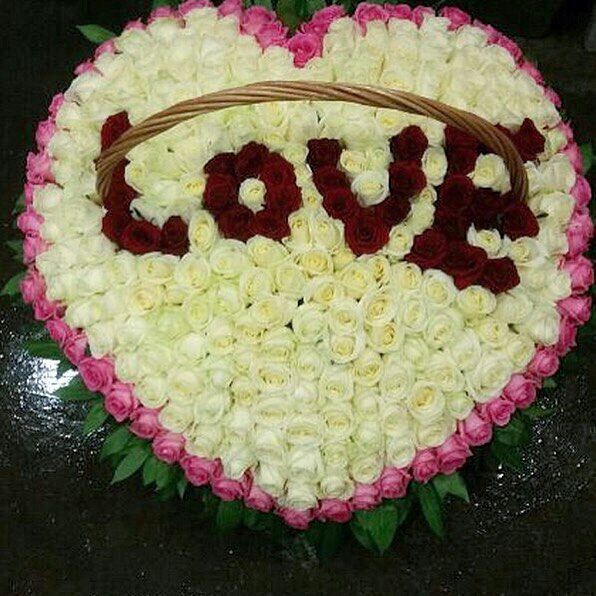 Шикарная корзина из 251 розы, артикул F9242 - 103457 рублей, доставка по городу. Flawery - доставка цветов