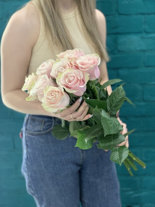 Букет 9 розовых роз, артикул F1114250 - 2760 рублей, доставка по городу. Flawery - доставка цветов