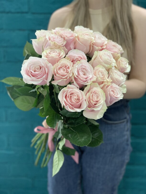 Букет 23 розовые розы, артикул F1114254 - 6850 рублей, доставка по городу. Flawery - доставка цветов