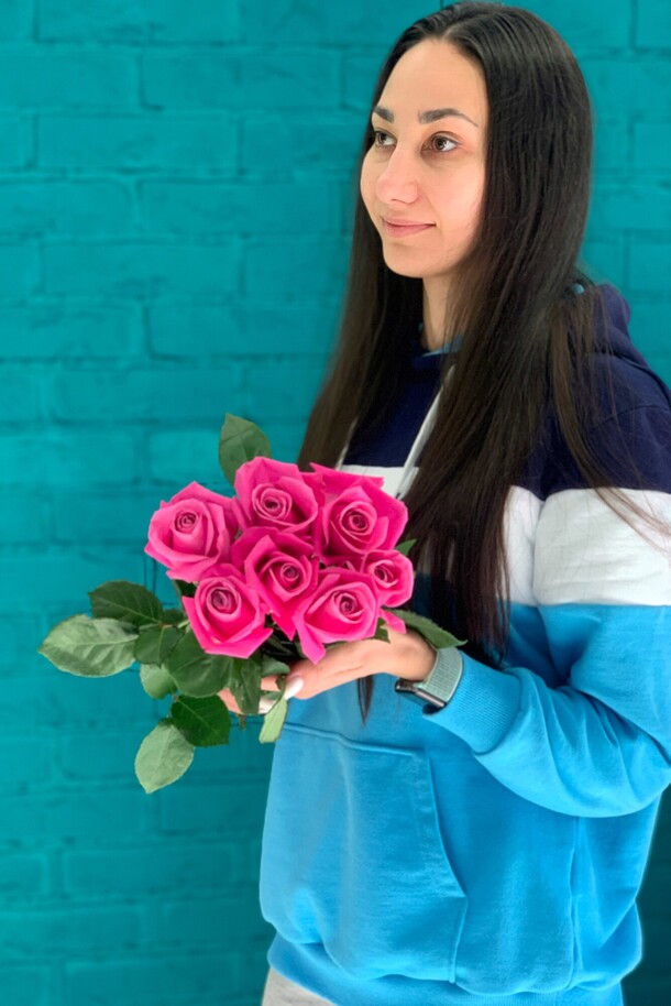 Букет 7 малиновых роз, артикул F1115406 - 1260 рублей, доставка по городу. Flawery - доставка цветов