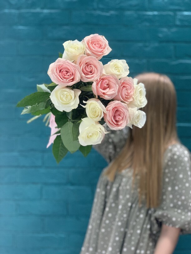 Букет 13 роз, артикул F1121467 - 3920 рублей, доставка по городу. Flawery - доставка цветов