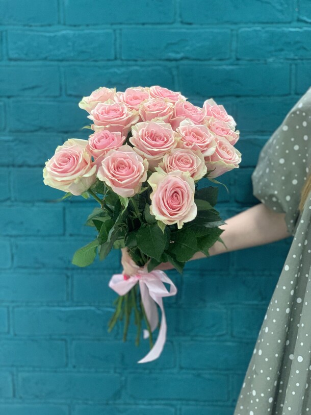 Букет 15 роз, артикул F1121472 - 4085 рублей, доставка по городу. Flawery - доставка цветов