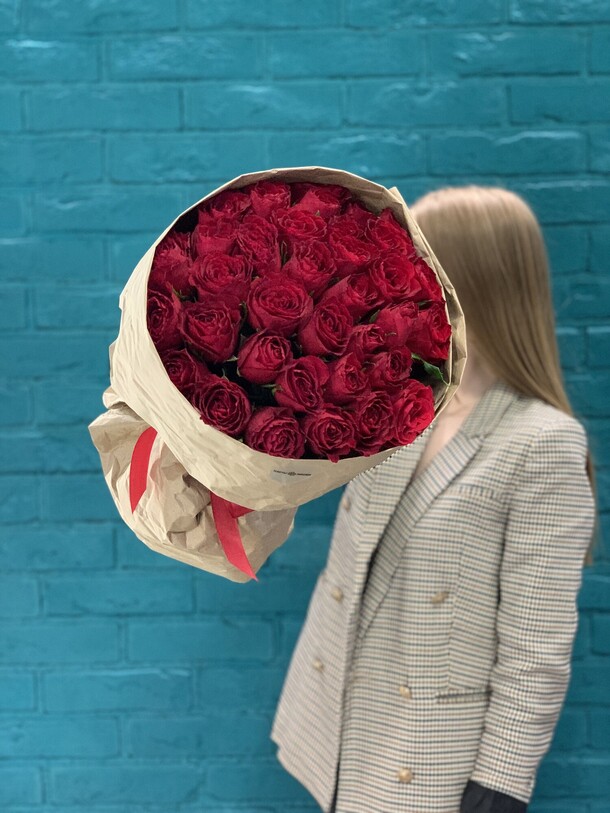 Букет 35 роз, артикул F1121482 - 4950 рублей, доставка по городу. Flawery - доставка цветов