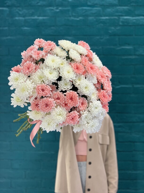 Букет 15 хризантем, артикул F1121635 - 6450 рублей, доставка по городу. Flawery - доставка цветов