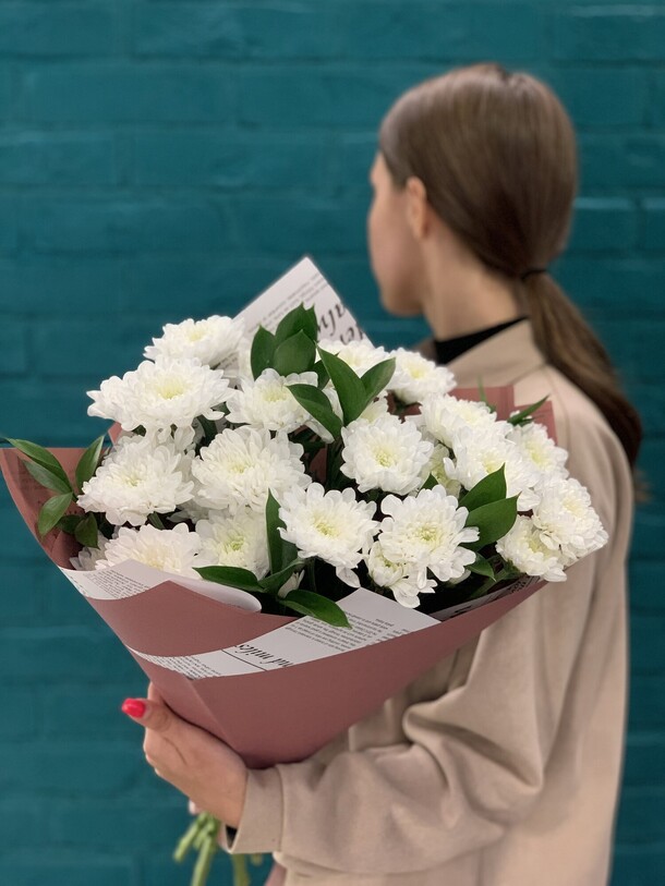 Букет хризантем, артикул F1124069 - 3370 рублей, доставка по городу. Flawery - доставка цветов