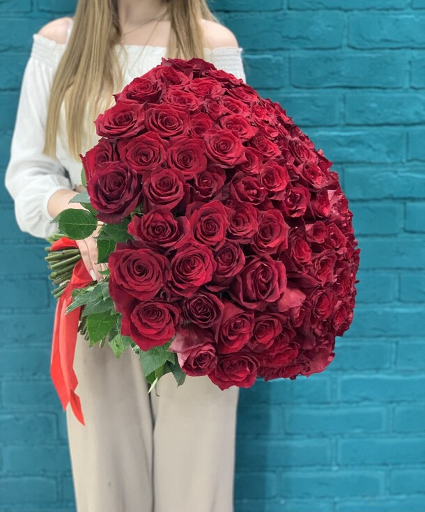 Букет 101 красная роза, артикул F1132446 - 29500 рублей, доставка по городу. Flawery - доставка цветов