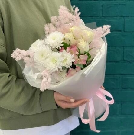 Букет из альстромерии и хризантемы, артикул F1405663 - 2700 рублей, доставка по городу. Flawery - доставка цветов