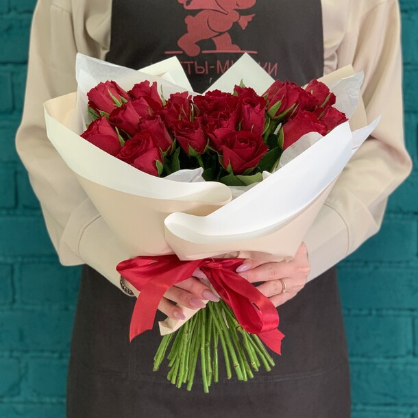 Букет из 27 красных роз, артикул F1405666 - 4050 рублей, доставка по городу. Flawery - доставка цветов