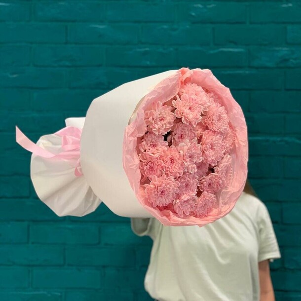 Букет из 5 розовых хризантем, артикул F1405679 - 2700 рублей, доставка по городу. Flawery - доставка цветов