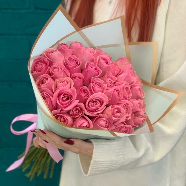 Букет из 35 розовых роз, артикул F1405683 - 5890 рублей, доставка по городу. Flawery - доставка цветов