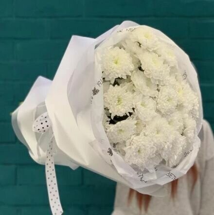 Букет из 7 белых хризантем, артикул F1405743 - 3490 рублей, доставка по городу. Flawery - доставка цветов