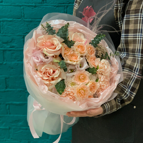 Букет из французской розы и эустомы, артикул F1406148 - 5750 рублей, доставка по городу. Flawery - доставка цветов