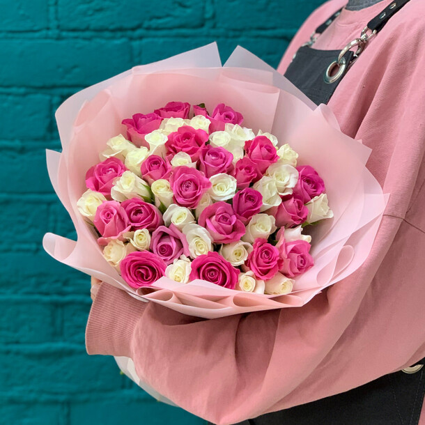 Букет из 51 розы, артикул F1406172 - 7010 рублей, доставка по городу. Flawery - доставка цветов
