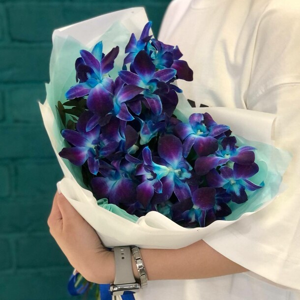 Букет из 13 синих орхидей, артикул F1406913 - 6640 рублей, доставка по городу. Flawery - доставка цветов