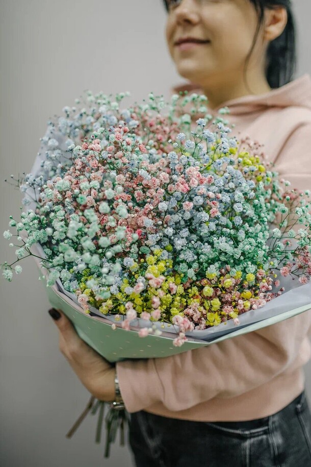 Букет из радужной гипсофилы, артикул F1143152 - 2900 рублей, доставка по городу. Flawery - доставка цветов