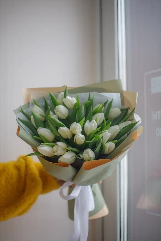 Букет из 21 тюльпана, артикул F1264314 - 5250 рублей, доставка по городу. Flawery - доставка цветов