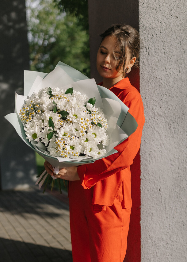 Букет ромашковый, артикул F1278250 - 3800 рублей, доставка по городу. Flawery - доставка цветов