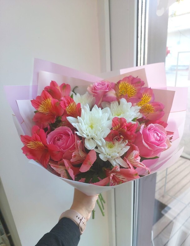 Букет 44, артикул F1298617 - 3100 рублей, доставка по городу. Flawery - доставка цветов