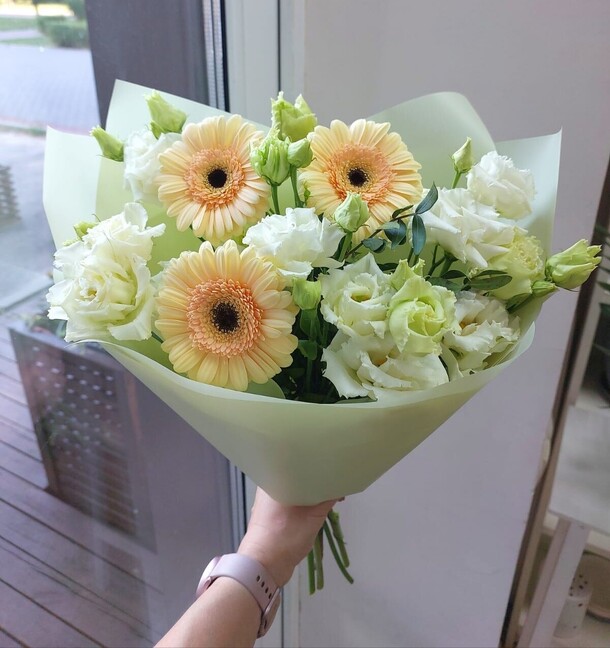 Букет 38, артикул F1300085 - 3450 рублей, доставка по городу. Flawery - доставка цветов