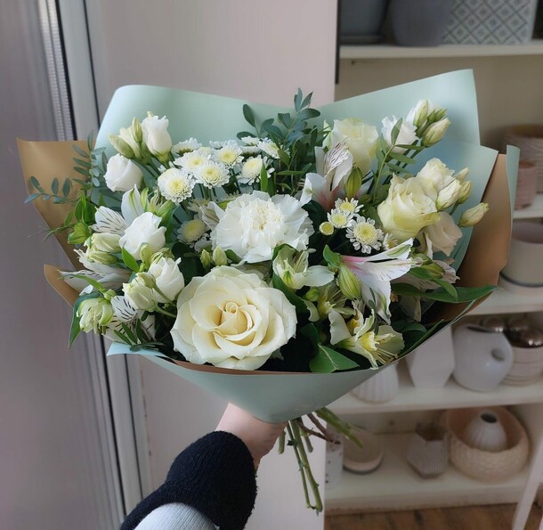 Букет 115, артикул F1520256 - 2950 рублей, доставка по городу. Flawery - доставка цветов