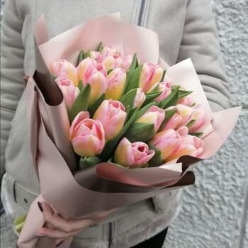 Букет из 25 тюльпанов., артикул F72628 - 6100 рублей, доставка по городу. Flawery - доставка цветов