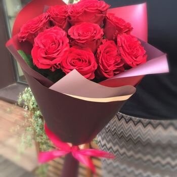Букет из 9  красных роз., артикул F73331 - 3100 рублей, доставка по городу. Flawery - доставка цветов
