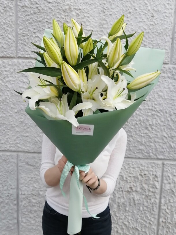 Букет из белых лилий., артикул F87358 - 6150 рублей, доставка по городу. Flawery - доставка цветов