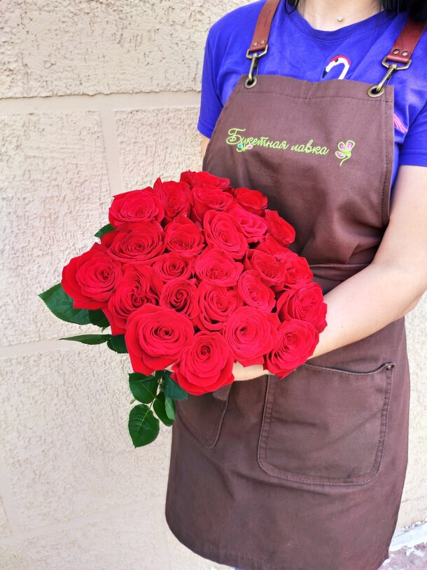 25 роз, артикул F103041 - 8590 рублей, доставка по городу. Flawery - доставка цветов