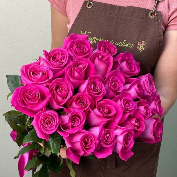 25 розовых роз, артикул F103436 - 8439 рублей, доставка по городу. Flawery - доставка цветов
