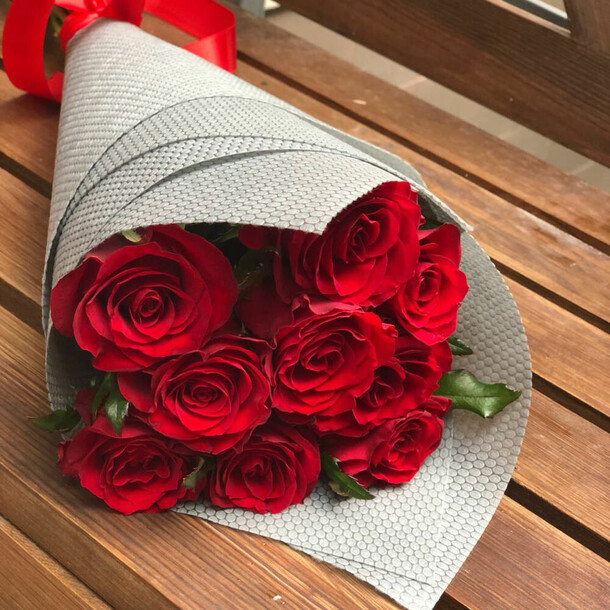 Букет из 9 красных роз, артикул F104731 - 3690 рублей, доставка по городу. Flawery - доставка цветов