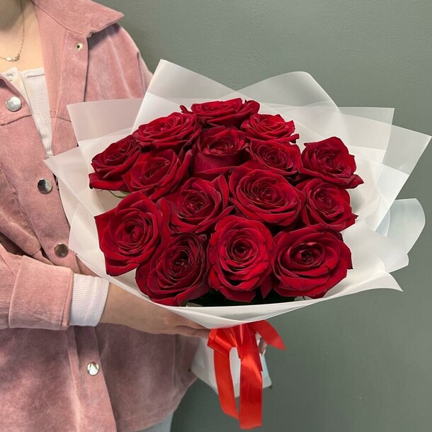 Букет из 15 красных роз, артикул F104732 - 5690 рублей, доставка по городу. Flawery - доставка цветов