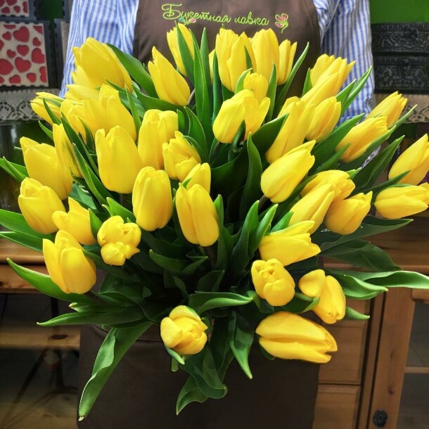 51 желтый тюльпан, артикул F106522 - 12634 рублей, доставка по городу. Flawery - доставка цветов