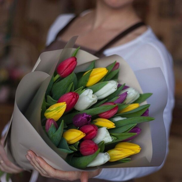 25 тюльпанов микс, артикул F106647 - 6800 рублей, доставка по городу. Flawery - доставка цветов