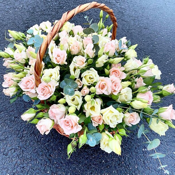 Корзина нежная, артикул F1068034 - 11300 рублей, доставка по городу. Flawery - доставка цветов