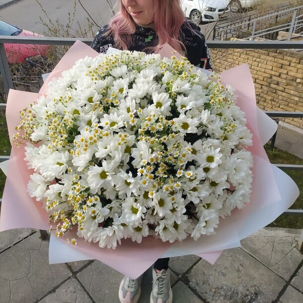 Букет "ромашковое счастье ", артикул F1068039 - 16990 рублей, доставка по городу. Flawery - доставка цветов