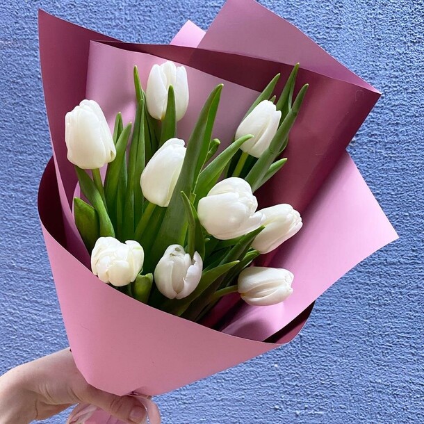 9 белых тюльпанов, артикул F106860 - 2890 рублей, доставка по городу. Flawery - доставка цветов