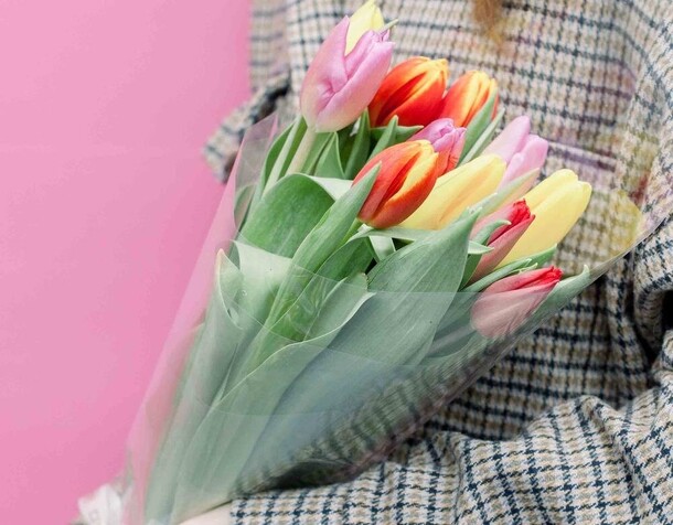 11 тюльпанов, артикул F106948 - 3550 рублей, доставка по городу. Flawery - доставка цветов