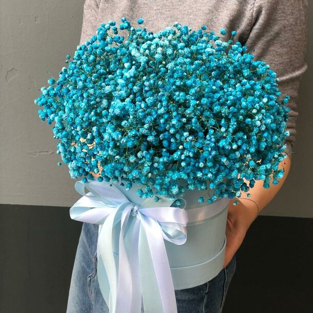 Коробочка из голубой гипсофилы, артикул F1079399 - 4000 рублей, доставка по городу. Flawery - доставка цветов