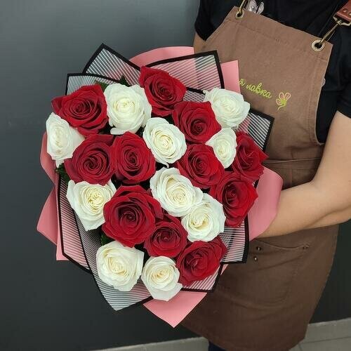 21 роза, артикул F1079440 - 7790 рублей, доставка по городу. Flawery - доставка цветов