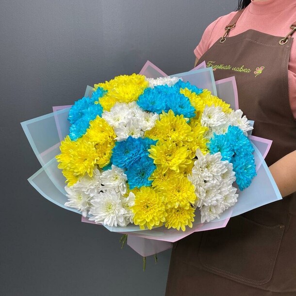 Букет из 15 кустовых хризантем, артикул F1081231 - 6590 рублей, доставка по городу. Flawery - доставка цветов