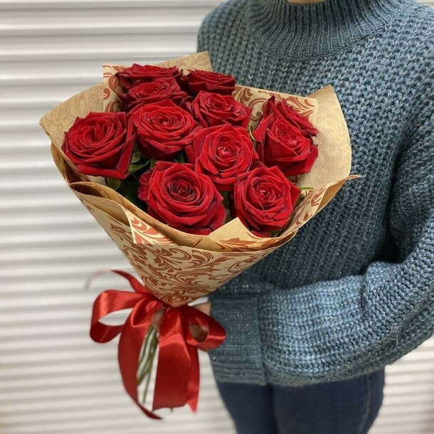 Букет из 11 красных роз, артикул F1082543 - 4390 рублей, доставка по городу. Flawery - доставка цветов