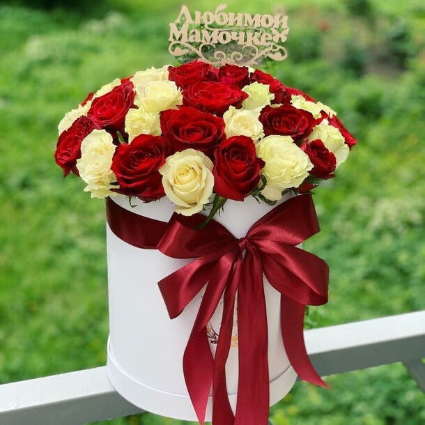 39 роз в шляпной коробке, артикул F1082912 - 17990 рублей, доставка по городу. Flawery - доставка цветов