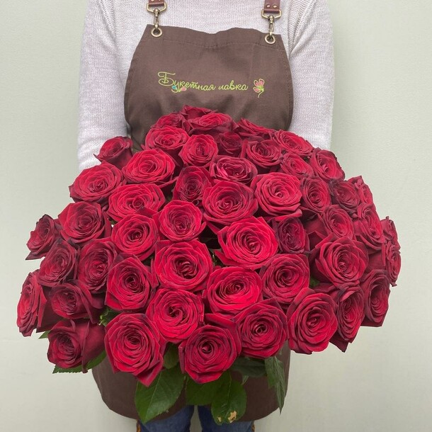 51 красная роза, артикул F109517 - 19590 рублей, доставка по городу. Flawery - доставка цветов
