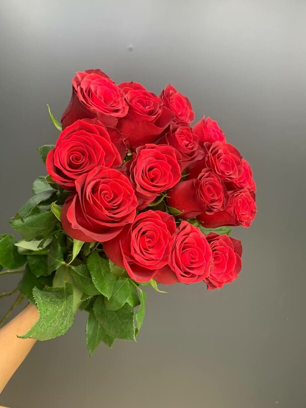 15 кенийских роз 50см, артикул F1133701 - 5490 рублей, доставка по городу. Flawery - доставка цветов